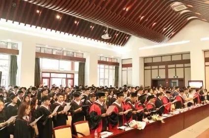 哲学有点甜歌曲歌词_哲学那首歌叫什么_哲学的歌叫什么