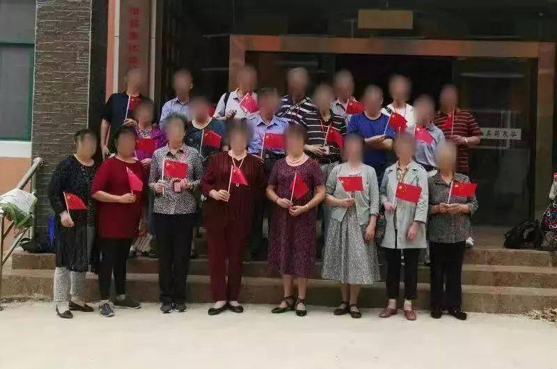 20多名七旬老同学聚会，签“饮酒免责协议”，结果太意外
